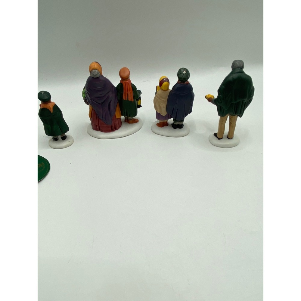 Dept 56 Carolers on the Doorstep Heritage Village Collection 5570-0‎ Set of 4 - Picture 4 of 6